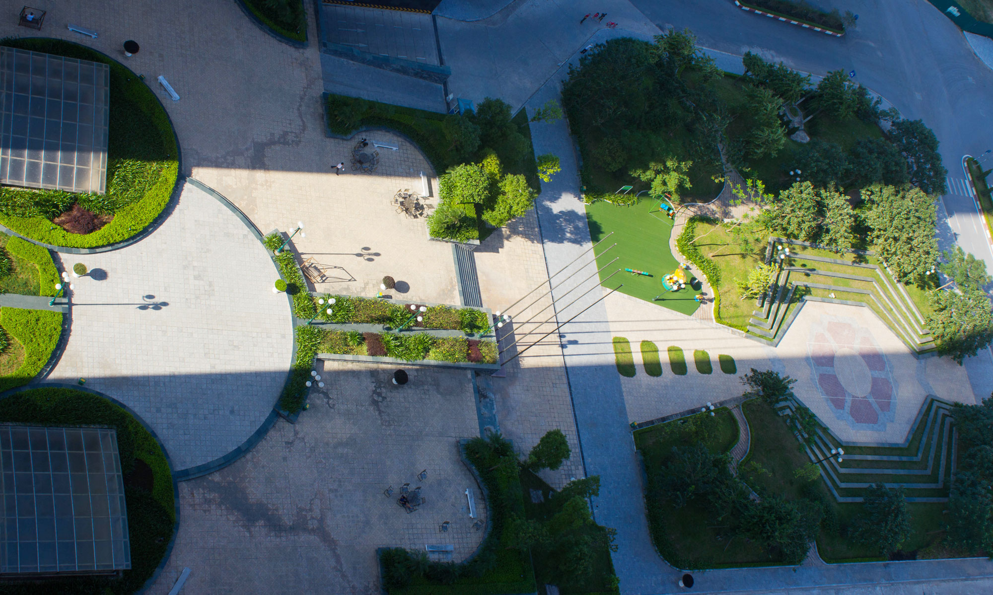 the plant flower beds or tubs are also create the scenic area