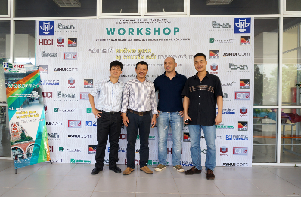 KTS Lê Tuấn Long chụp ảnh cùng ban tổ chức giải workshop