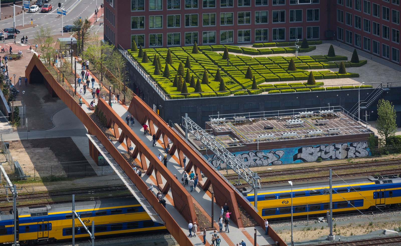 Paleisbrug kết nối trung tâm lịch sử của thành phố 's-Hertogenbosch và khu vực mới phát triển Paleiskwartier